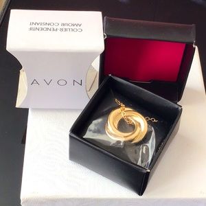 NWTB Avon Constant Love Gold tone Necklace